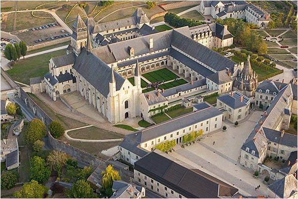 Vue aérienne de l'abbaye de Fontevraud