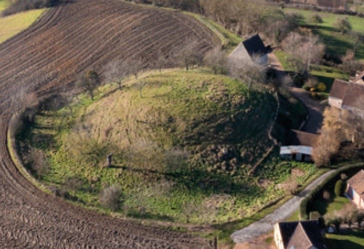 La Motte de Rivray, à Condé-sur-Huisne, vue aérienne (PdP 39, David Commenchal)