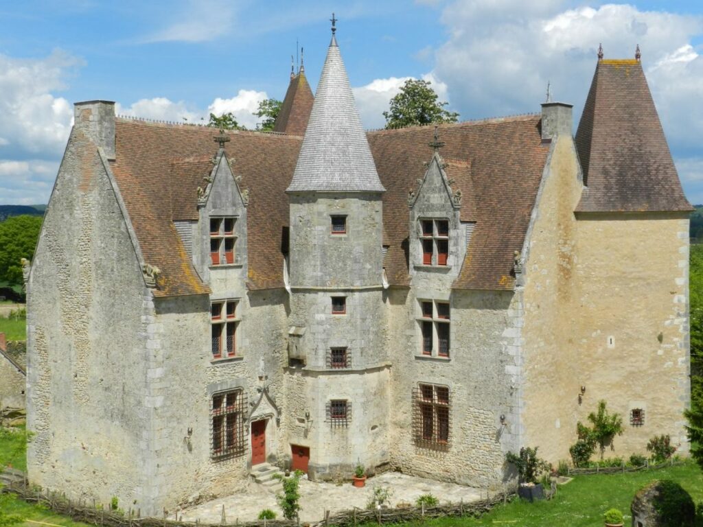 Saint-Rémy-du-Val, Logis de Moullins, vu de la chapelle (Mai 2014)