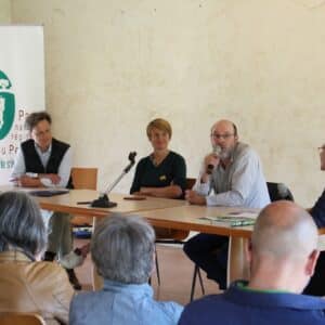 Sabine Krief et Samuel Rebulard, entouré par Denis Guillemin et Emmanuel Berck, lors de la présentation du n°43 de Pays du Perche (6 juin 2025, Courboyer) (crédit : PNR du Perche)
